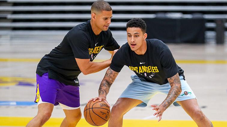 Pneumonia blamed for ex-Arizona Wildcat Miles Simon leaving Staples Center on stretcher
